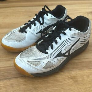 Volleyball shoes